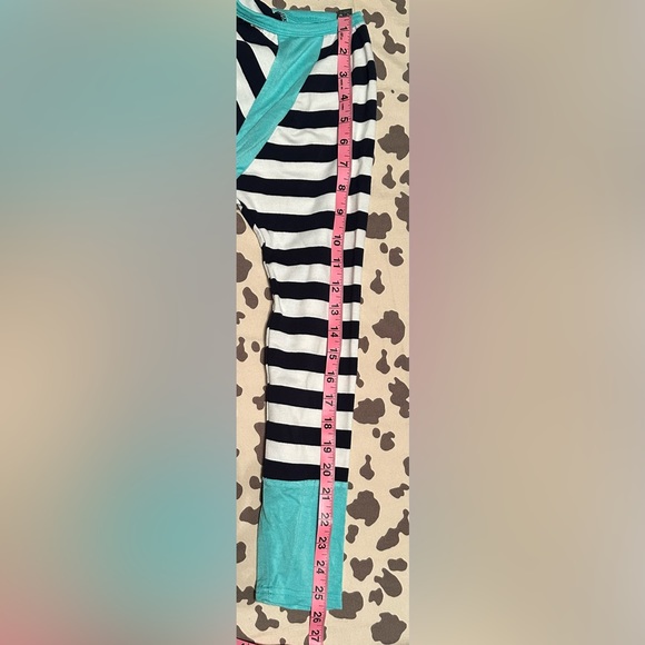 Boutique Me Navy & White w/ Aqua Trim LS Top; Medium; EUC worn once - Picture 5 of 8